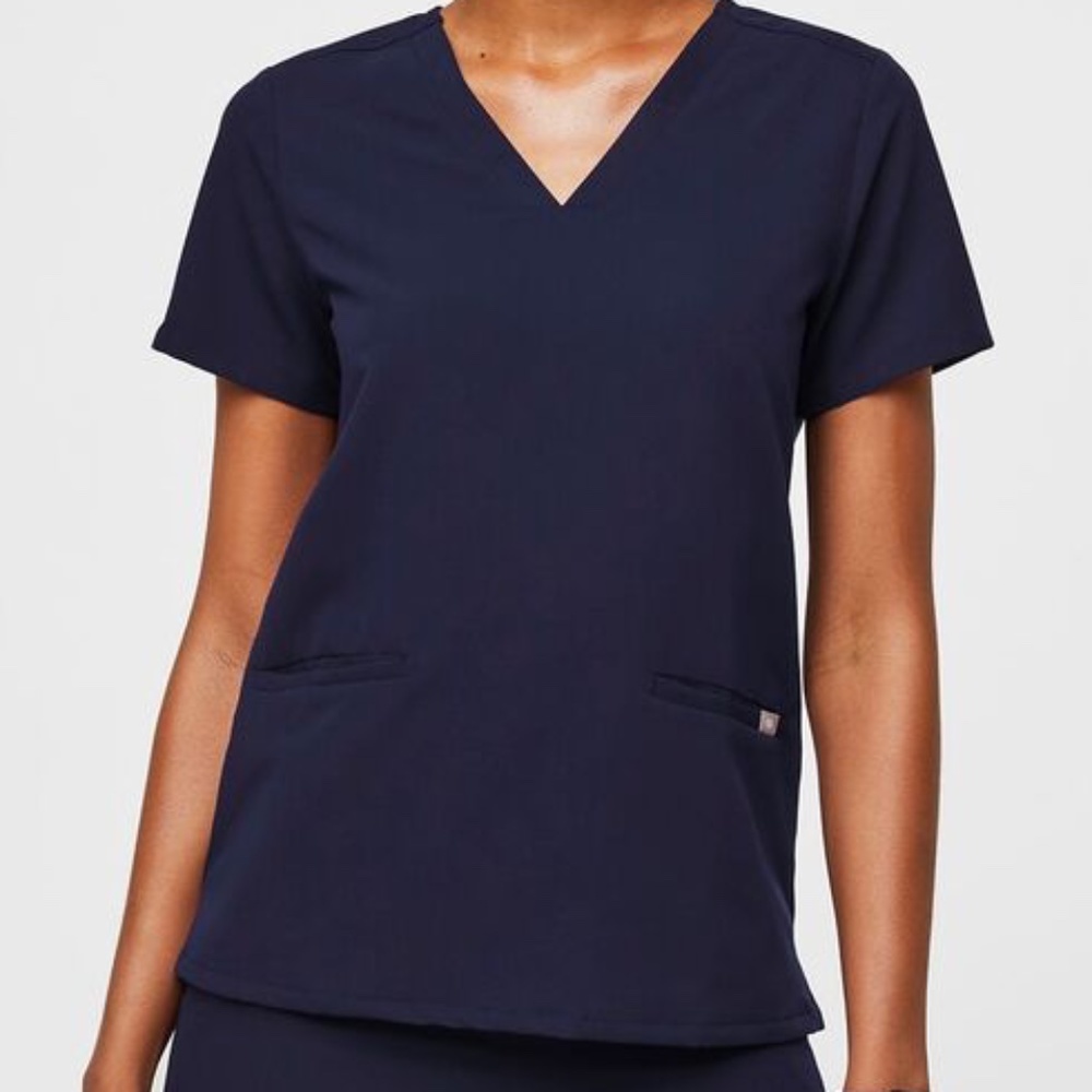 FIGS Women's Casma Three-Pocket Scrub Top Navy